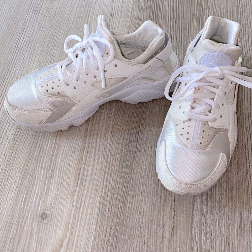 Nike Women’s Air Huarache size 6.5- off white & white